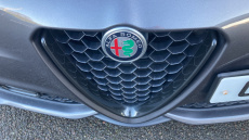 Alfa Romeo Giulia 2.0 TB 280 Veloce [Performance brake] 4dr Auto Petrol Saloon